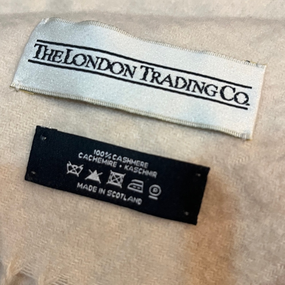 The London Trading Company 100% cashmere scarf Monogram H /2285 - Picture 4 of 4